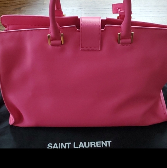 Yves Saint Laurent classic Y leather bag. - Picture 3 of 16